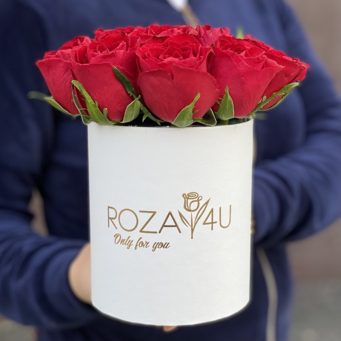 15 красных роз в коробке